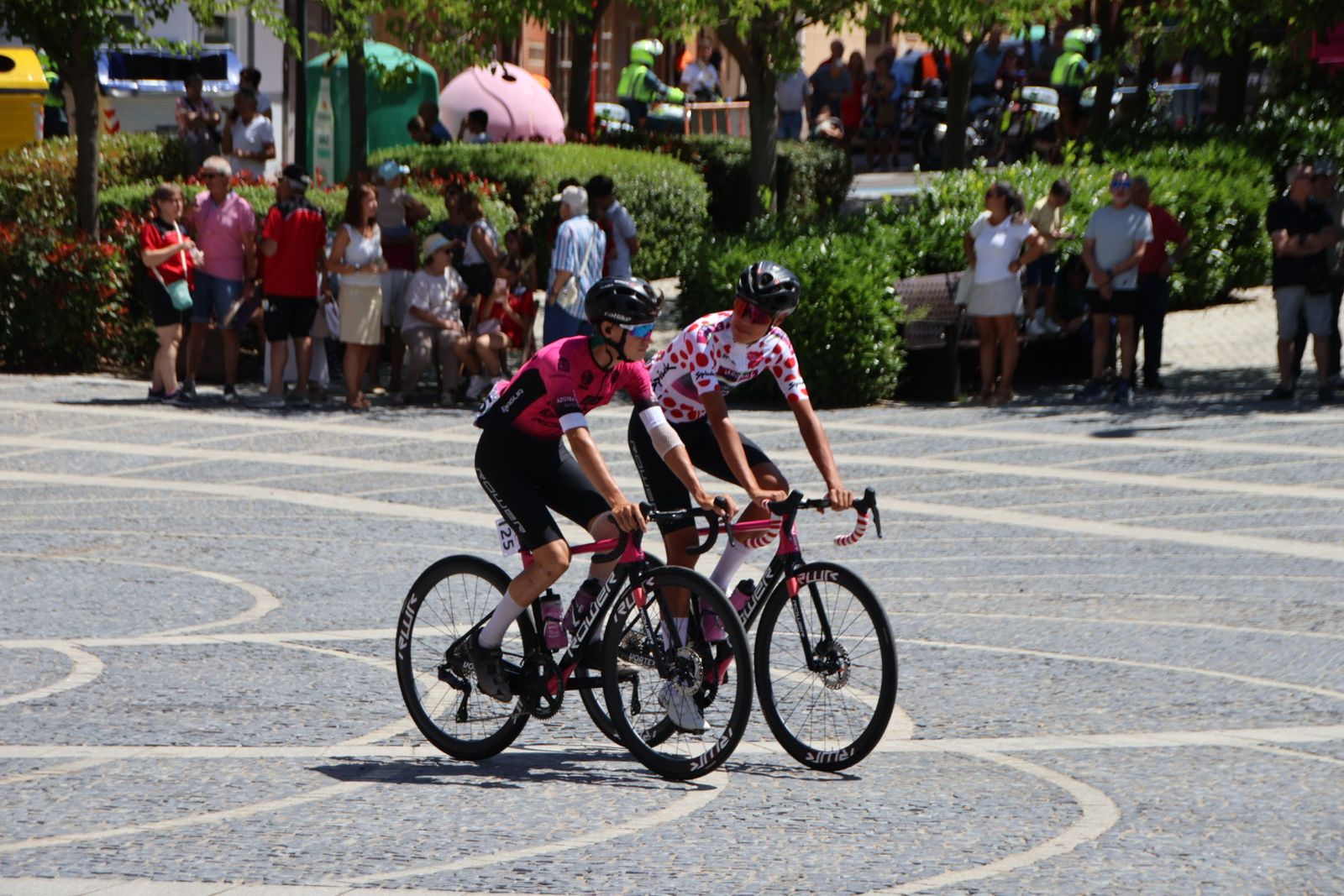 Salida II Vuelta Ciclista a Castilla y León Sub-23 y Élite