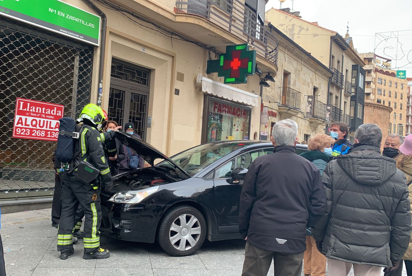 averia-de-un-coche-en-la-calle-zamora-1