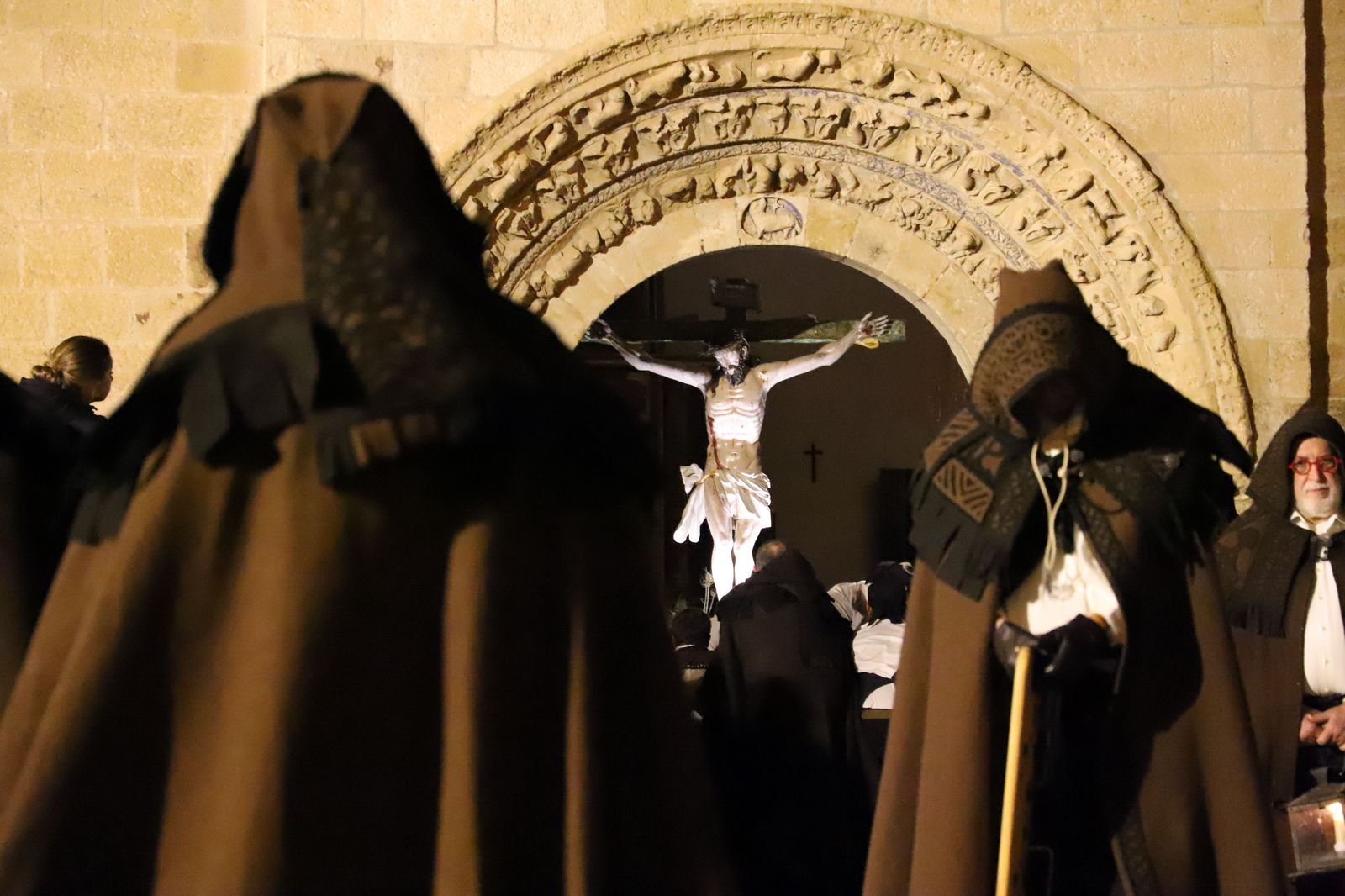 Hermandad del Santísimo Cristo del Amparo. Las Capas Pardas 2023 (6)