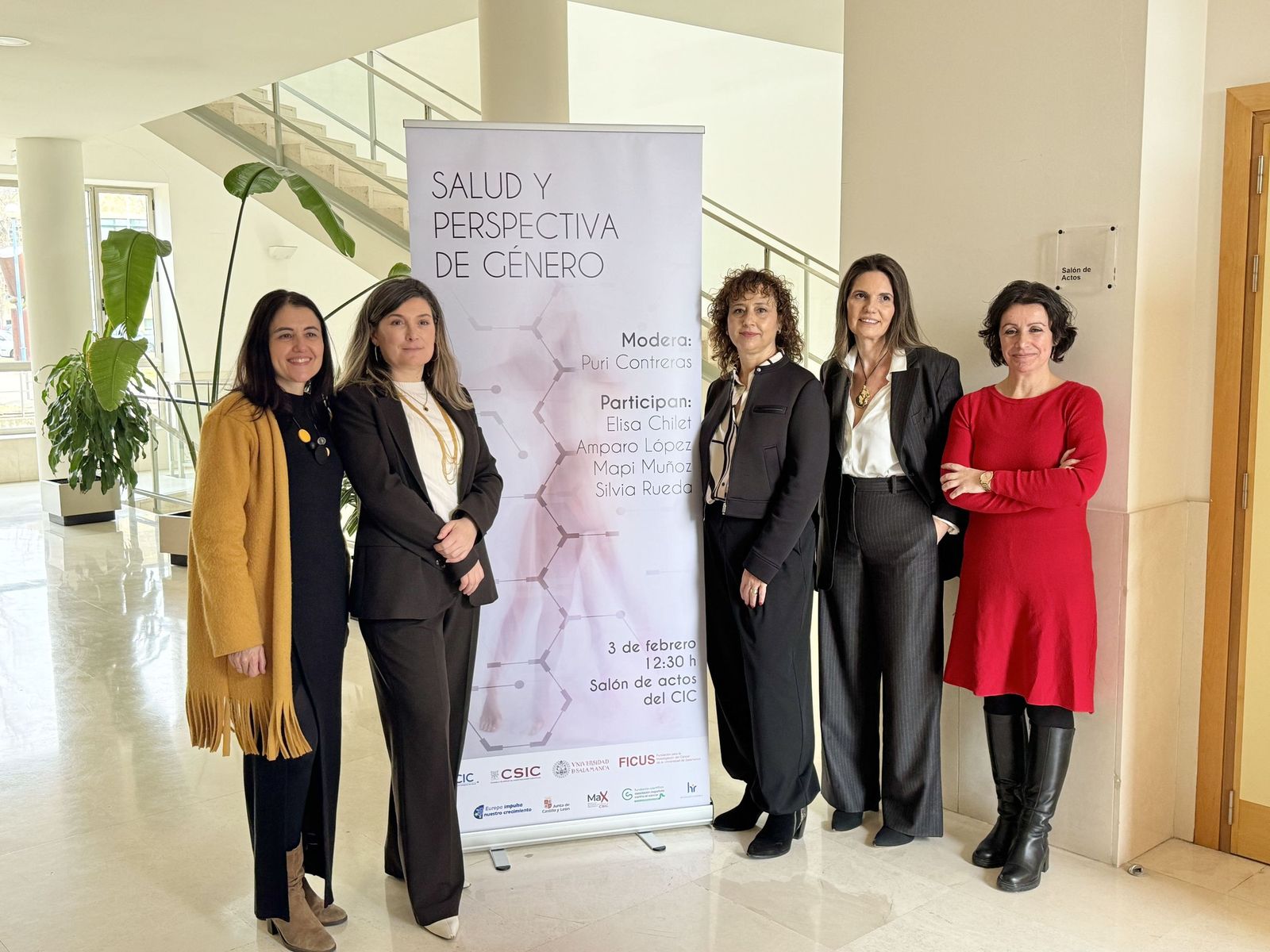 Foto de familia Mesa redonda Salud y perspectiva de género