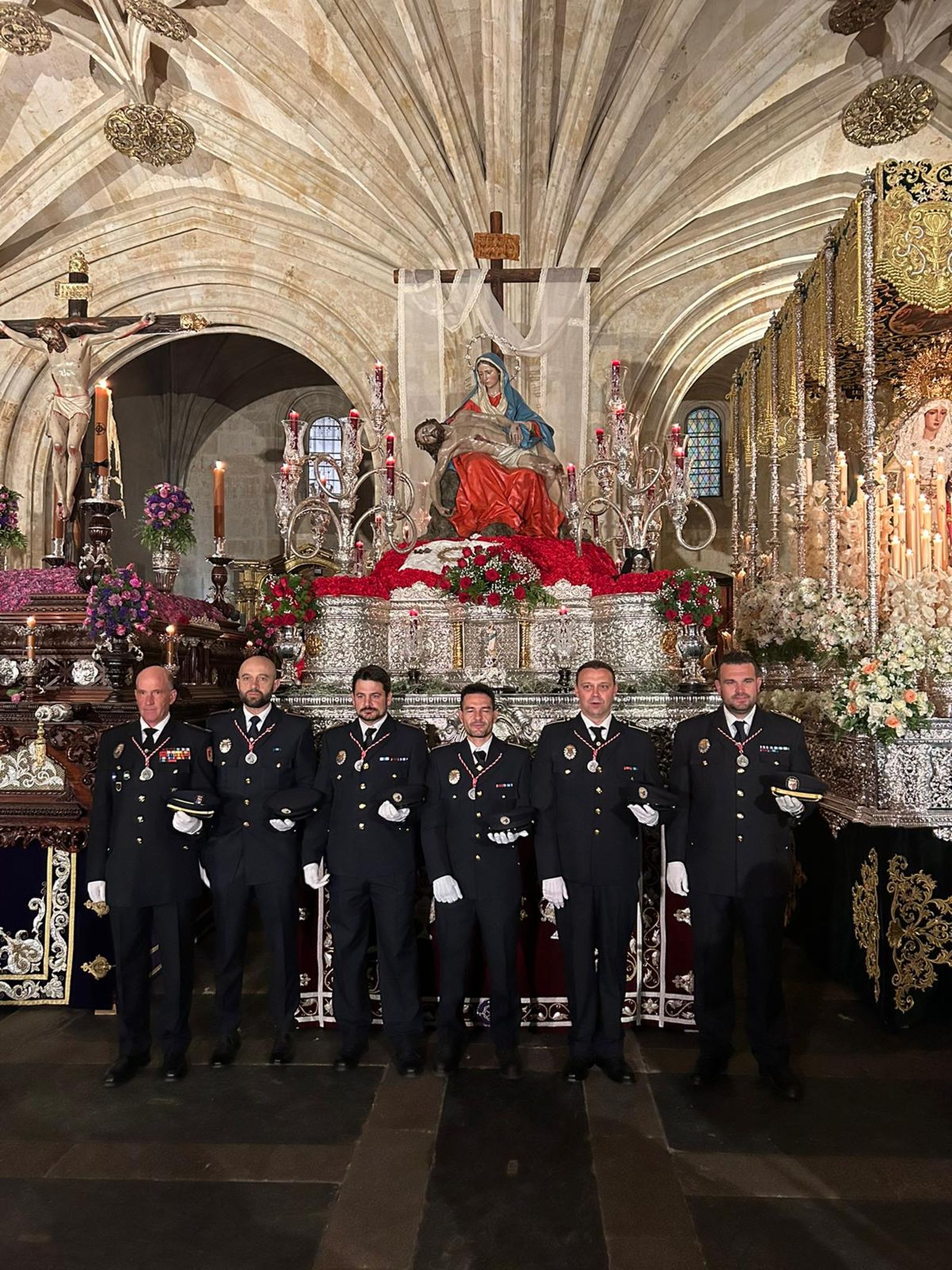 procesion-de-la-hermandad-dominicana-en-la-madrugada-del-viernes-santo-12