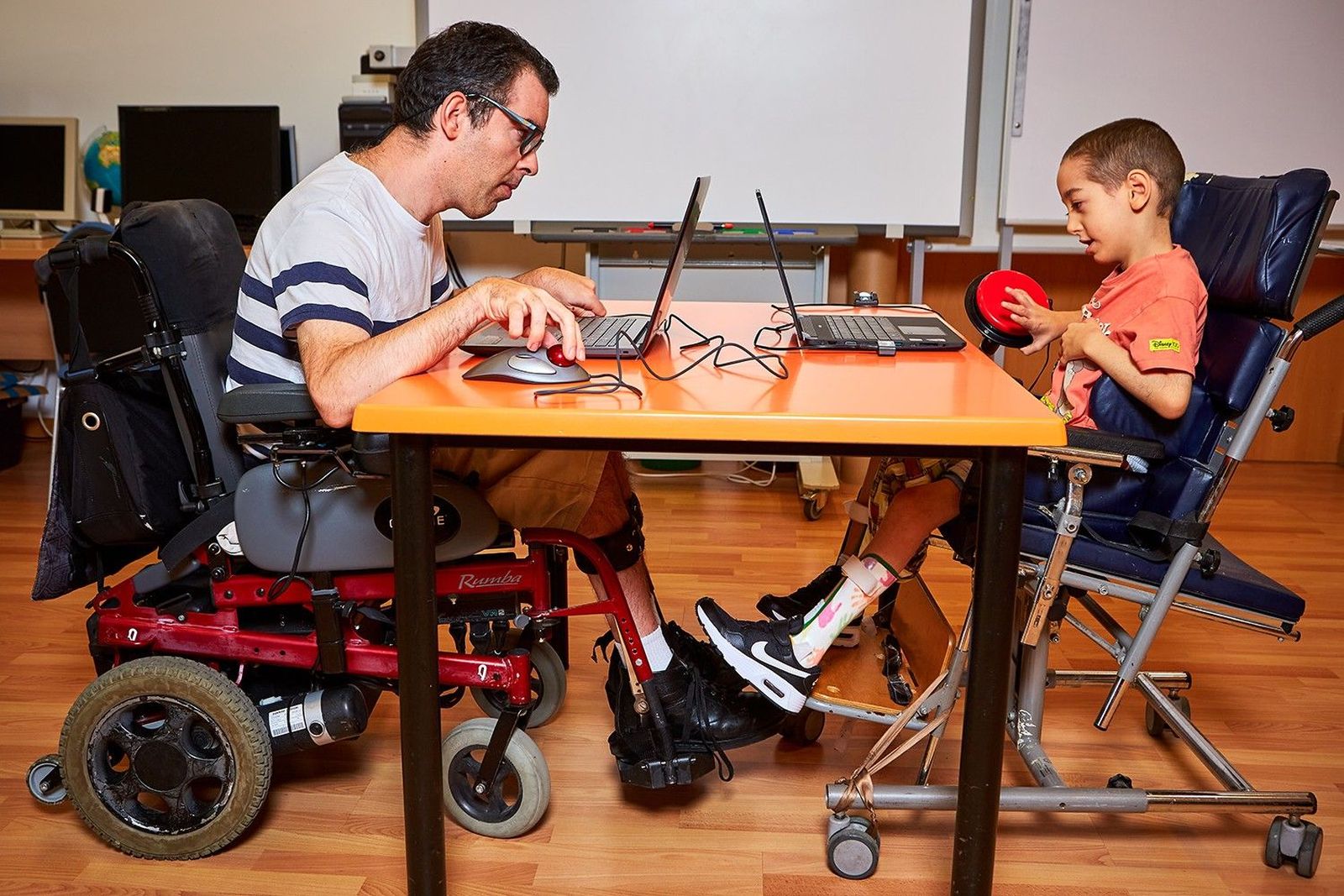 "He nacido para vivir la vida", la exposición de superación en la Alhóndiga organizada por Sanagua-ASPACE