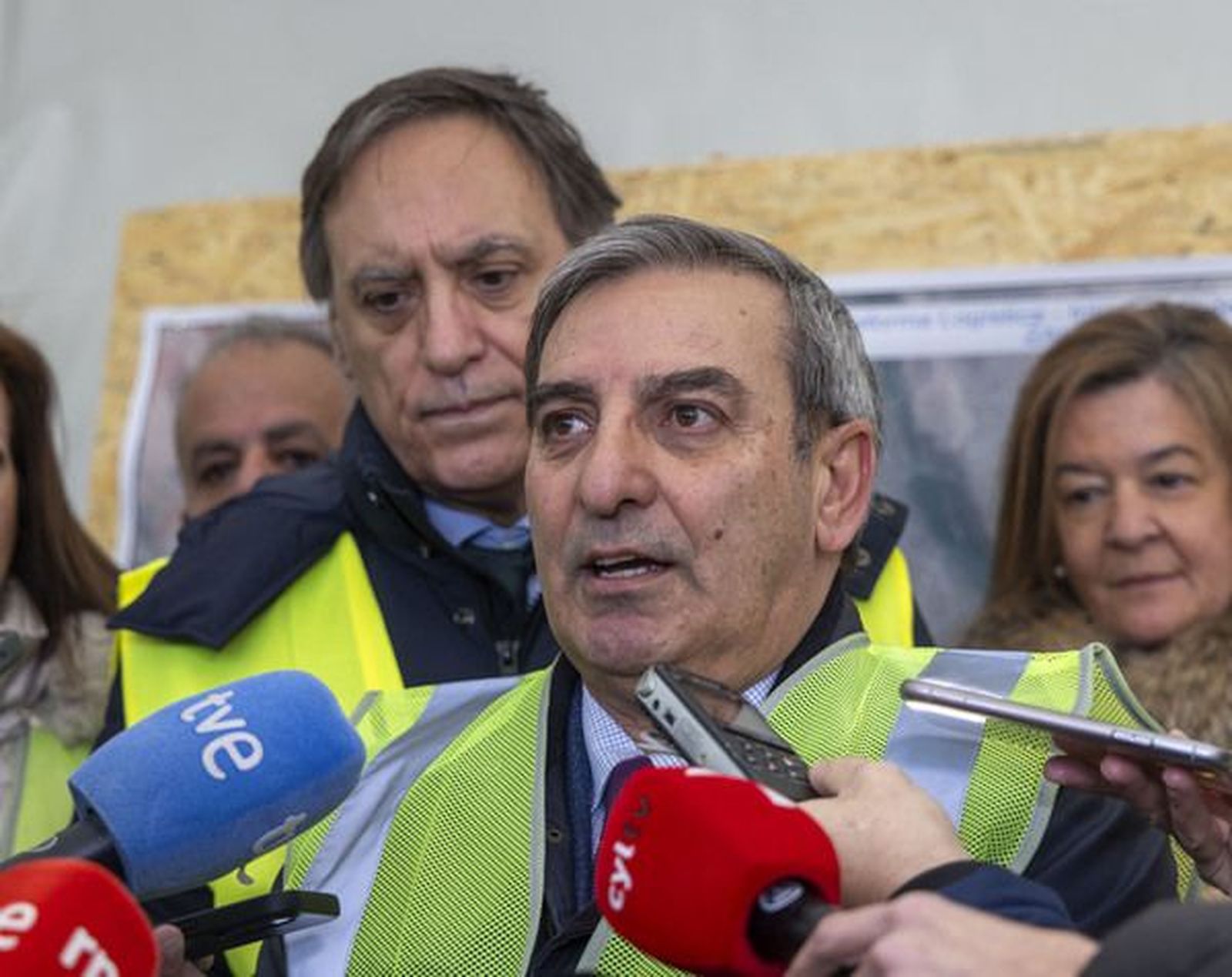 El consejero de Movilidad y Transformación Digital de la Junta de Castilla y León, José Luis Sanz en su visita a Puerto Seco. Foto ICAL