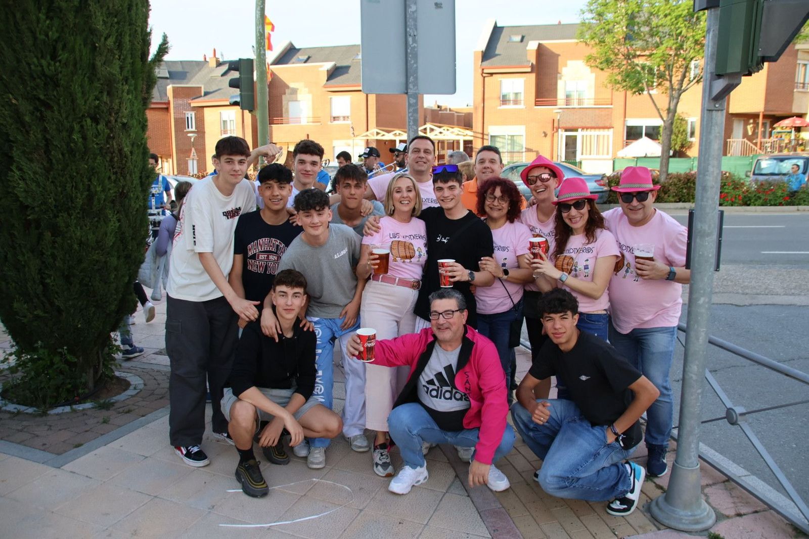 Chupinazo y pasacalles de las peñas del municipio