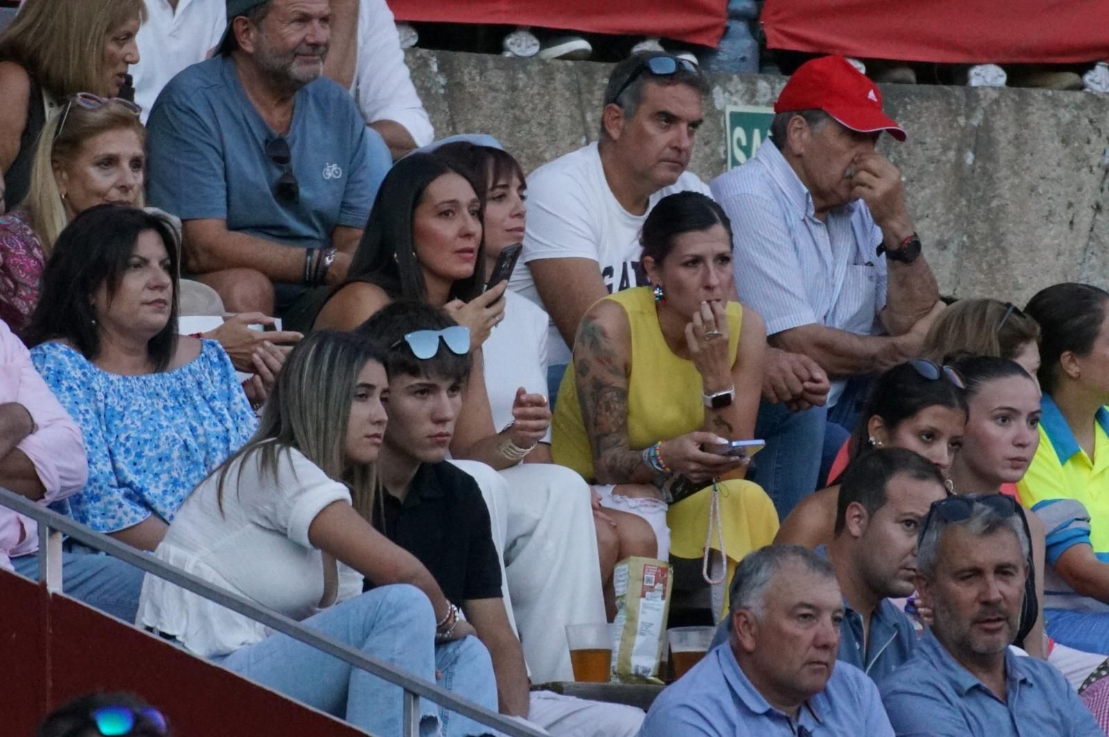 Así ha vivido la afición de La Glorieta el primer cartel de figuras de la feria: imágenes del ambiente en los tendidos y en el patio de cuadrillas