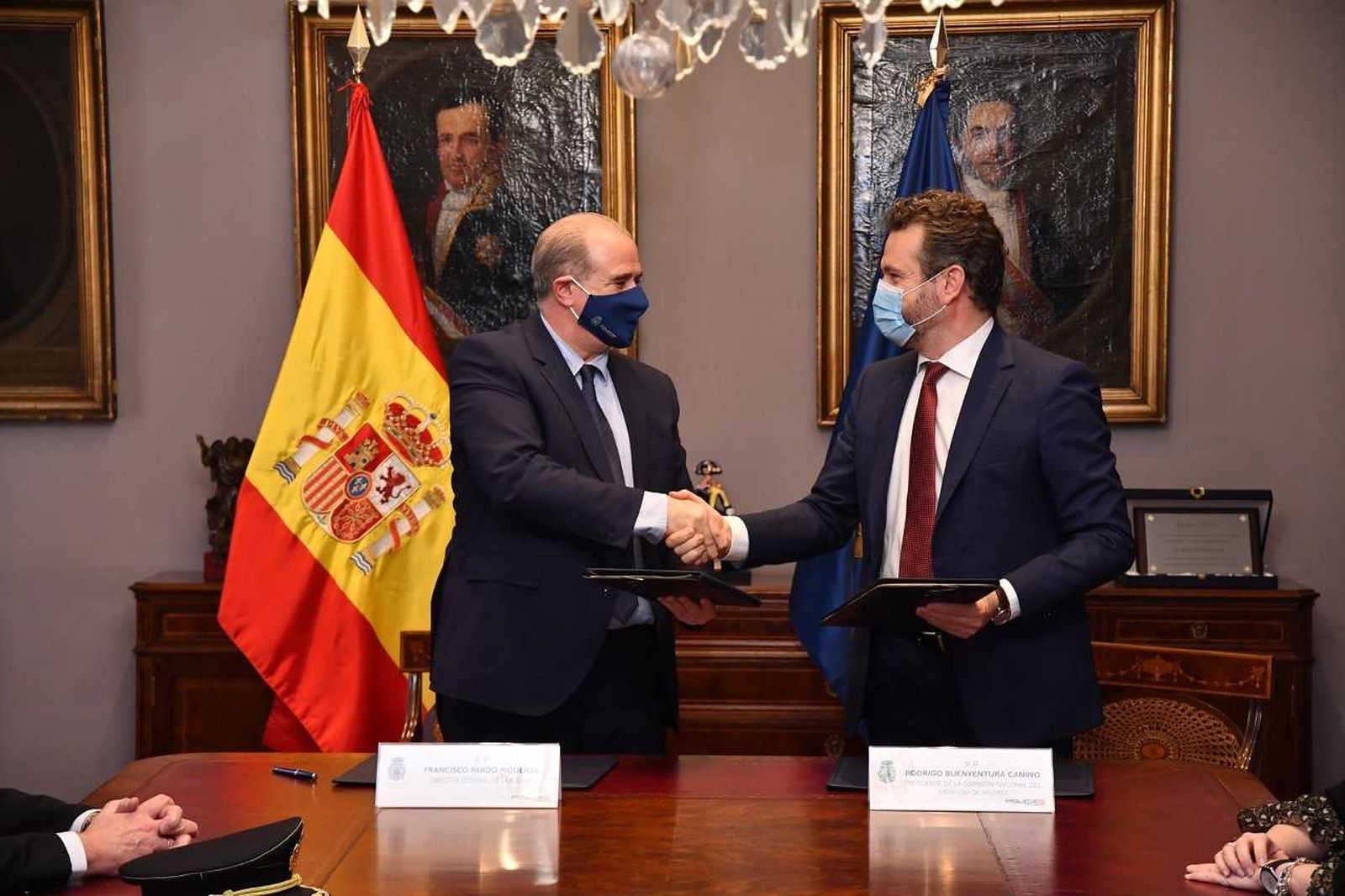 La Policía Nacional y la CNMV firman un convenio para perseguir el fraude financiero