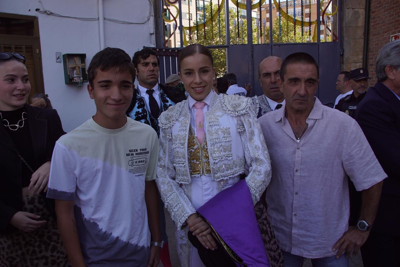 Así han vivido los salmantinos el primer festejo de la feria taurina 2025: imágenes del ambiente en los tendidos y en el patio de cuadrillas