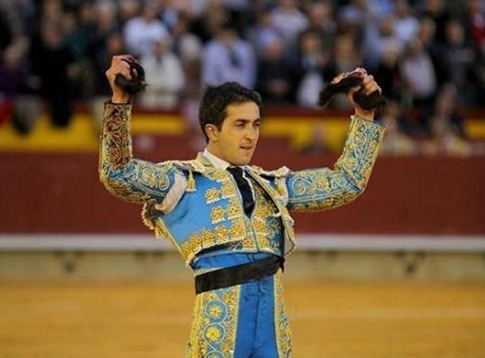Puerta Grande para Javier Castaño en Castellón al cortar tres orejas