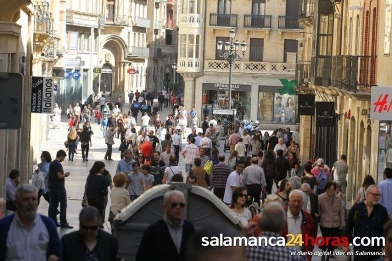 Un conductor huye de la Policía Local por circular por la calle Toro, sin seguro ni ITV Un conductor huye de la Policía Local por circular por la calle Toro, sin seguro ni ITV