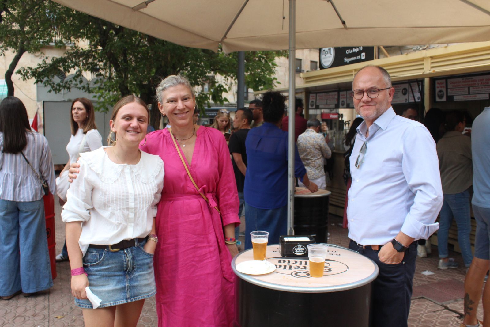 Ambiente en la Feria de Día en el mediodía de este domingo