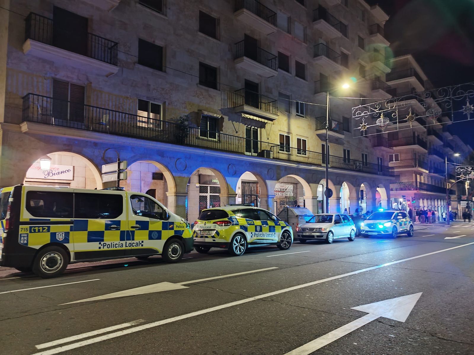 Policía Local de noche en Salamanca.  Foto de archivo