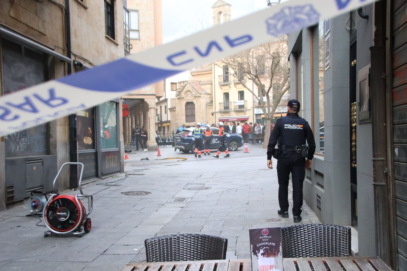 Policía Nacional y Bomberos actúan en un incendio en la calle Meléndez