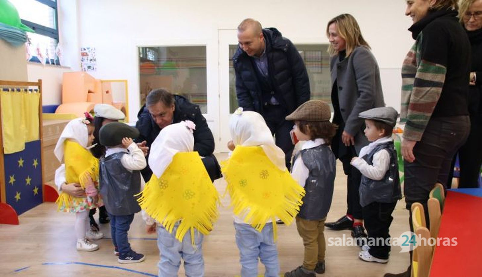 El alcalde de Salamanca acompaña al colegio Campo Charro en la Verbena de la Paloma El alcalde de Salamanca acompaña al colegio Campo Charro en la Verbena de la Paloma
