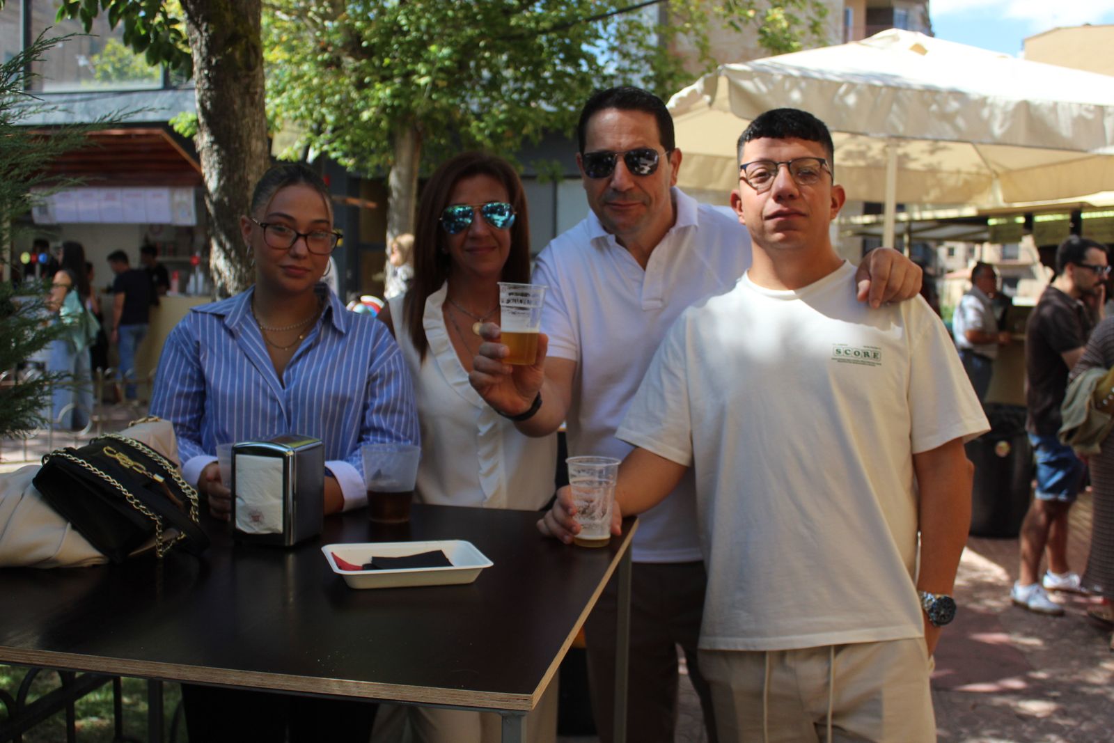 Ambiente en la Feria de Día en el mediodía de este