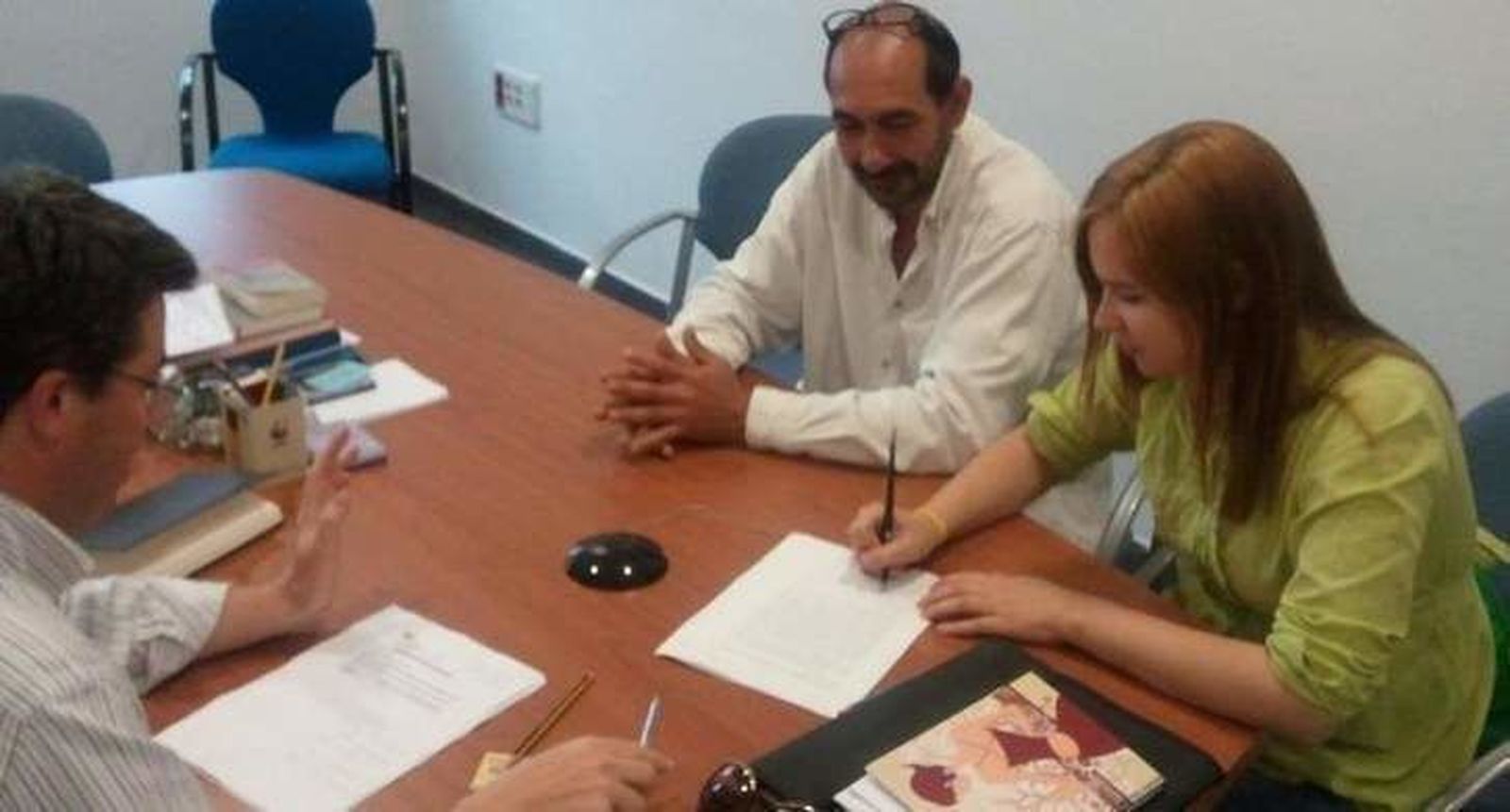 Bodas y divorcios ante notario. Archivo