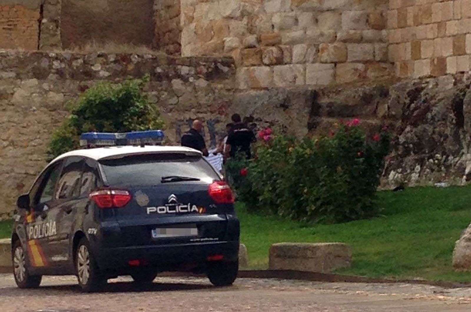 Policia nacional agentes muralla