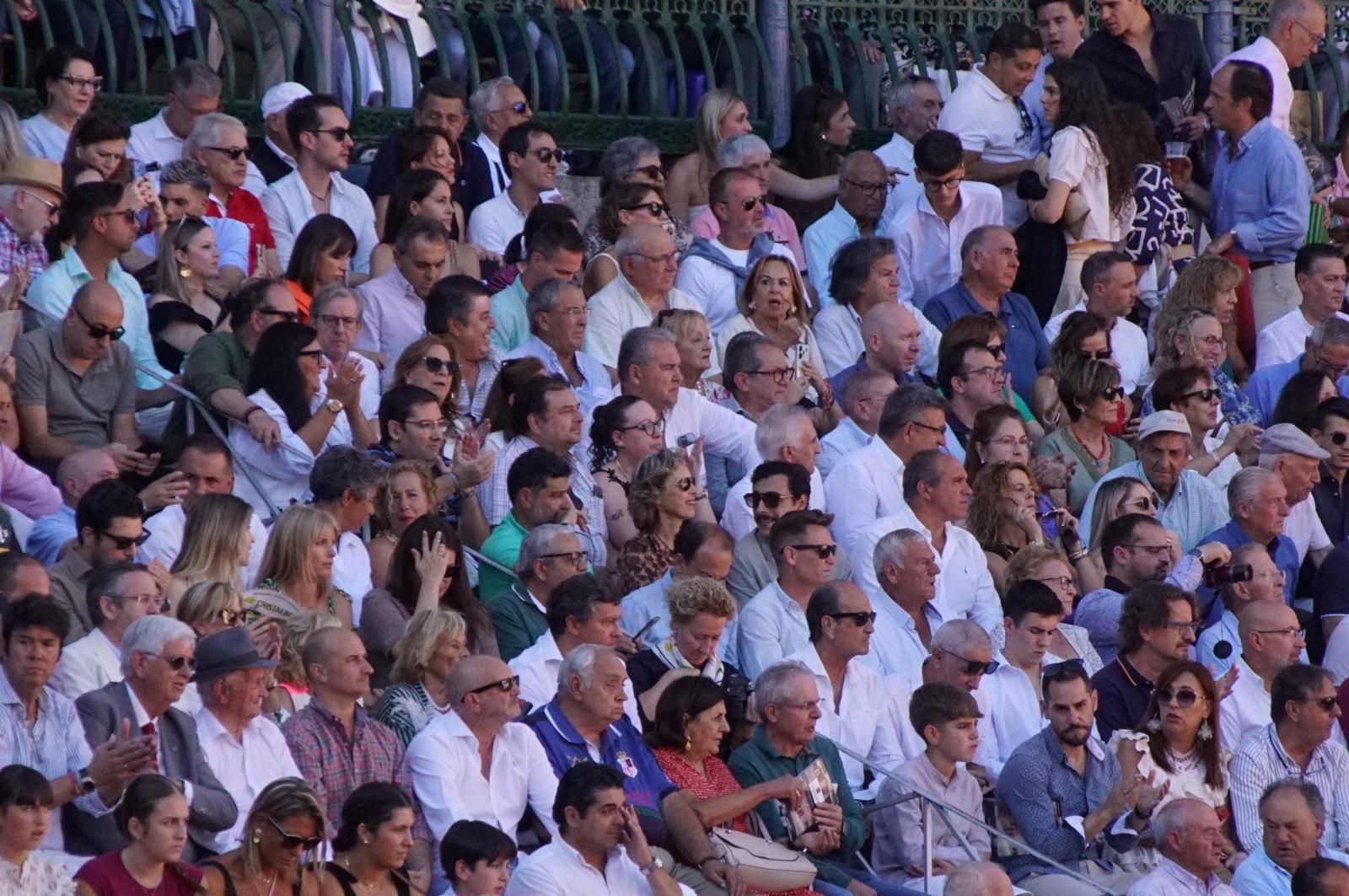Así ha vivido la afición de La Glorieta el primer cartel de figuras de la feria: imágenes del ambiente en los tendidos y en el patio de cuadrillas