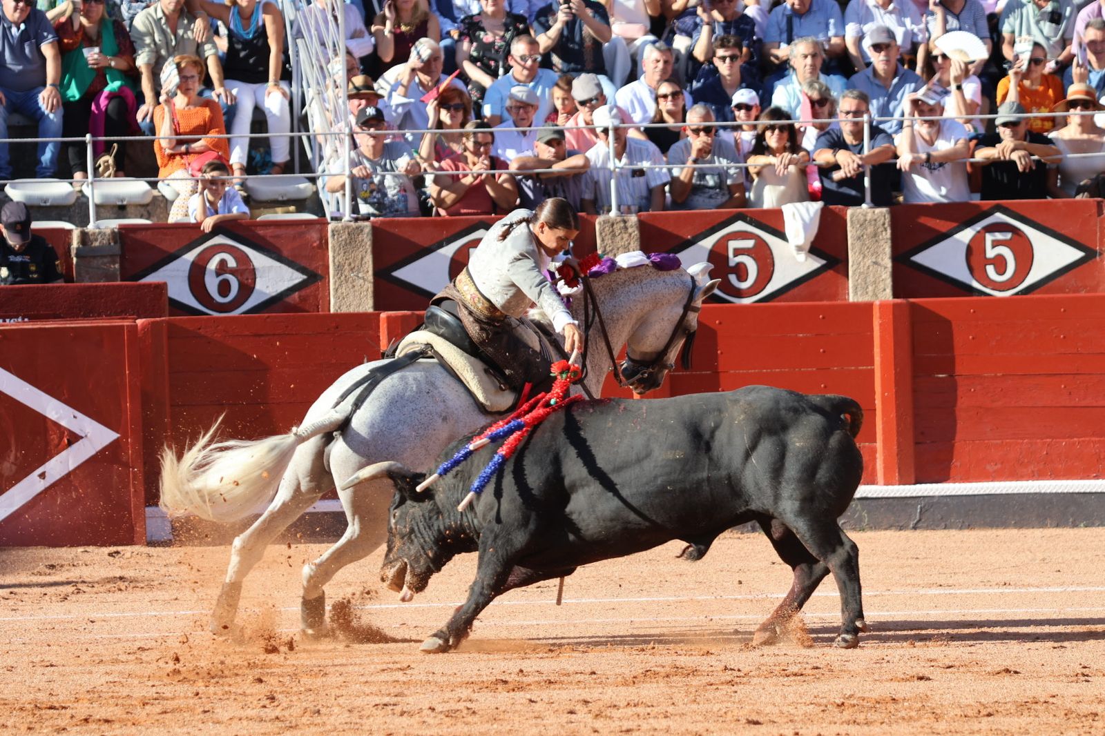 La Glorieta revive el aroma de la feria taurina con el primer festejo: Lea Vicens, Raquel Martín y Olga Casado