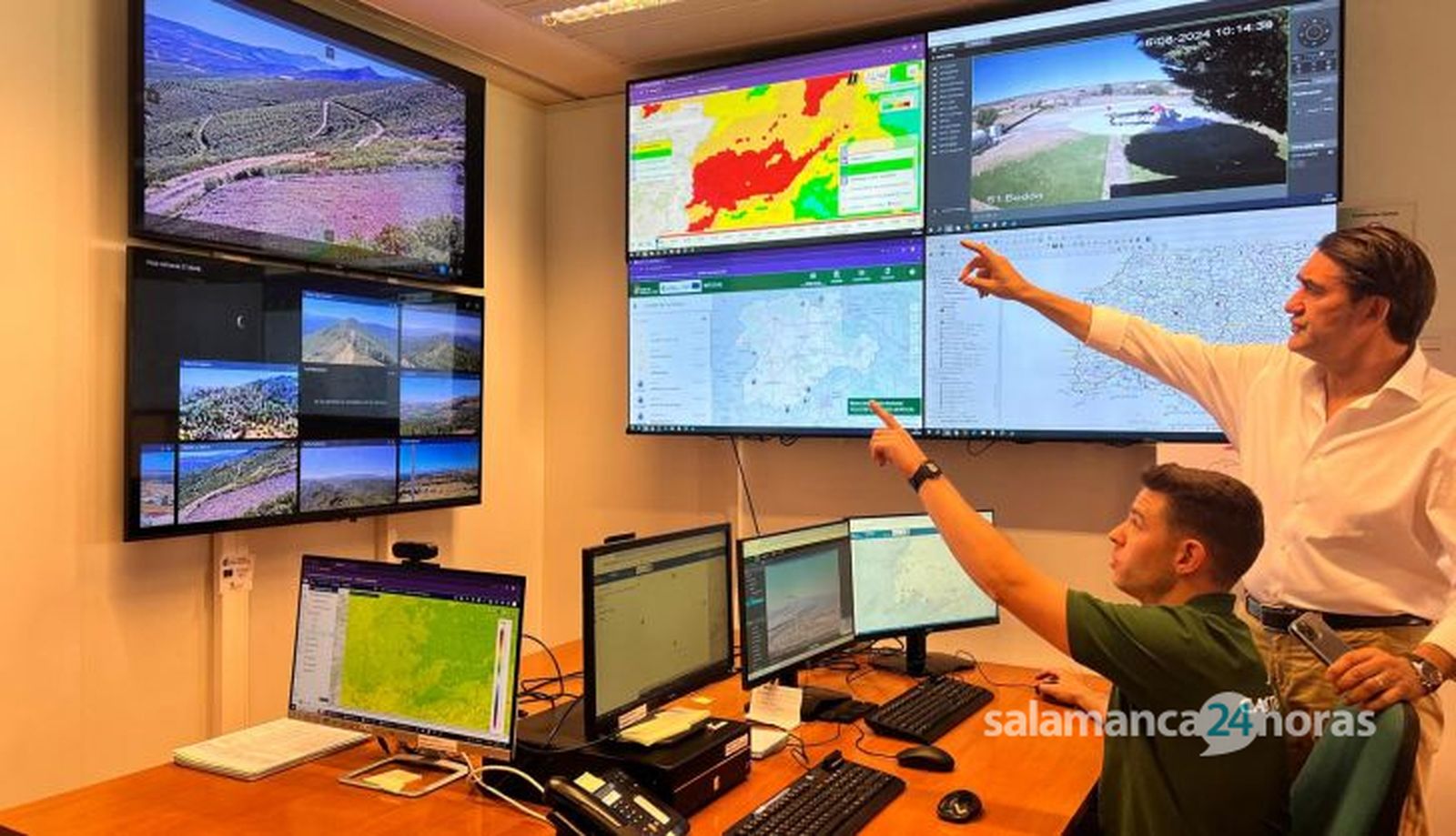 Visita al Centro Provincial de Mando de Salamanca del consejero de Medio Ambiente, Juan Carlos Suárez-Quiñones . Fotos S24H