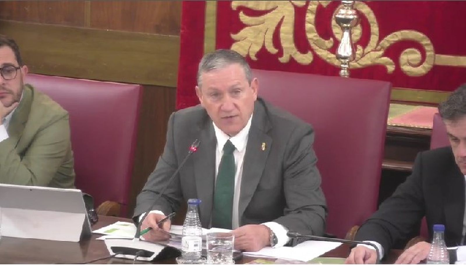 El presidente de la Diputación, Javier Faúndez, durante el Pleno celebrado este viernes