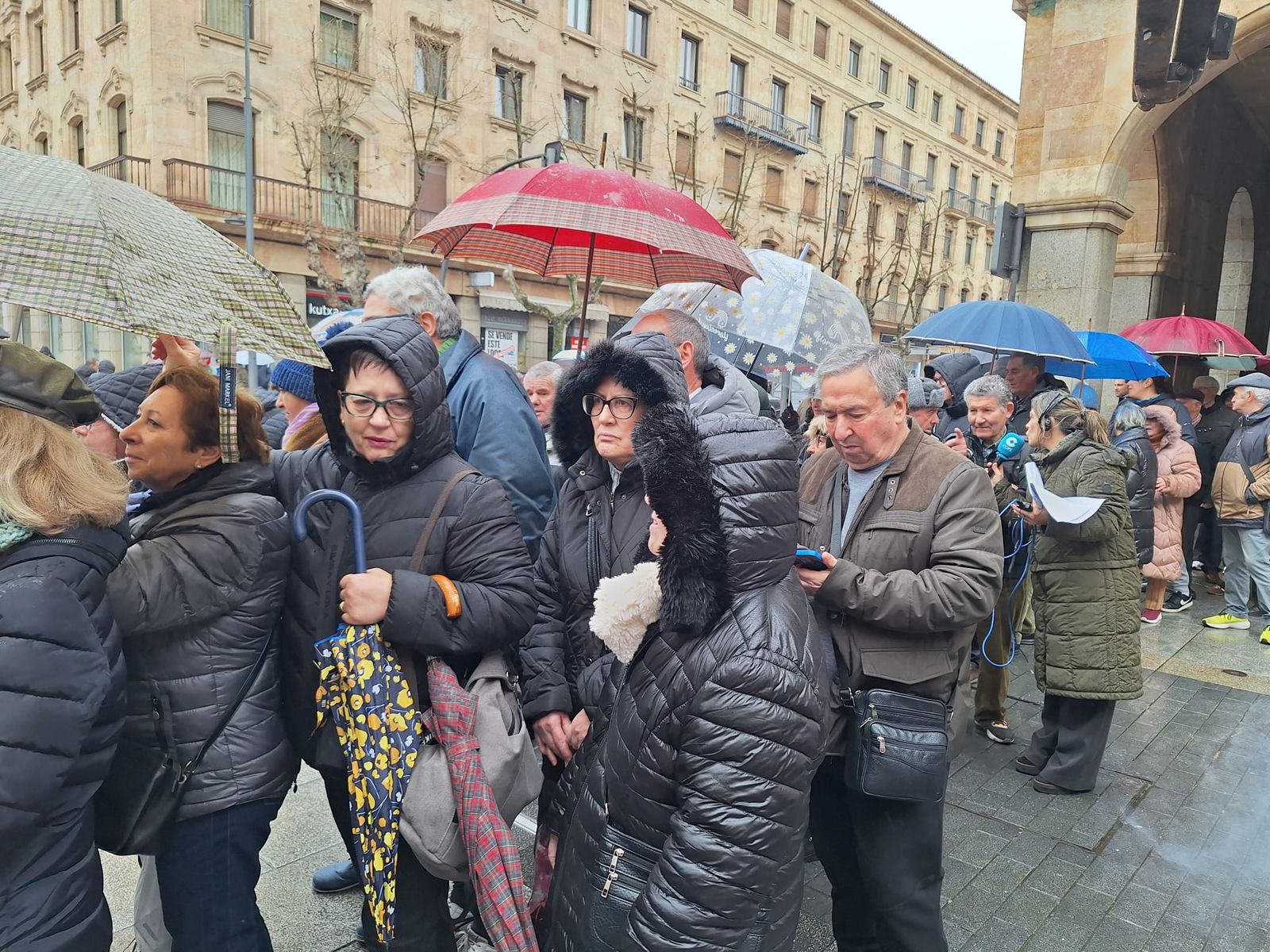 Los apicultores reparten mil tarritos de miel en protesta por el acuerdo de Mercosur  (8).jpeg
