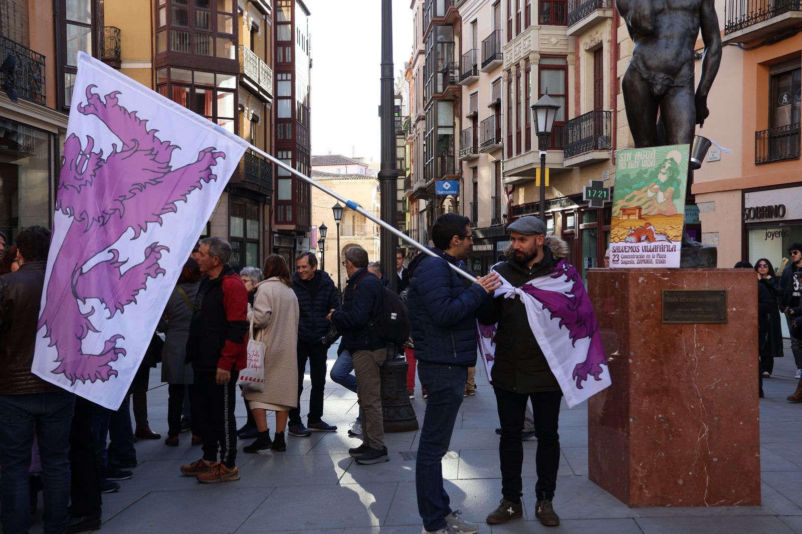 concentracion-en-la-plaza-sagasta-15