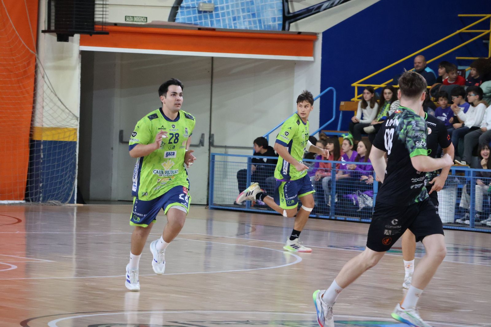 GALERÍA | Duelo de alturas entre el BM Zamora y el Torrelavega