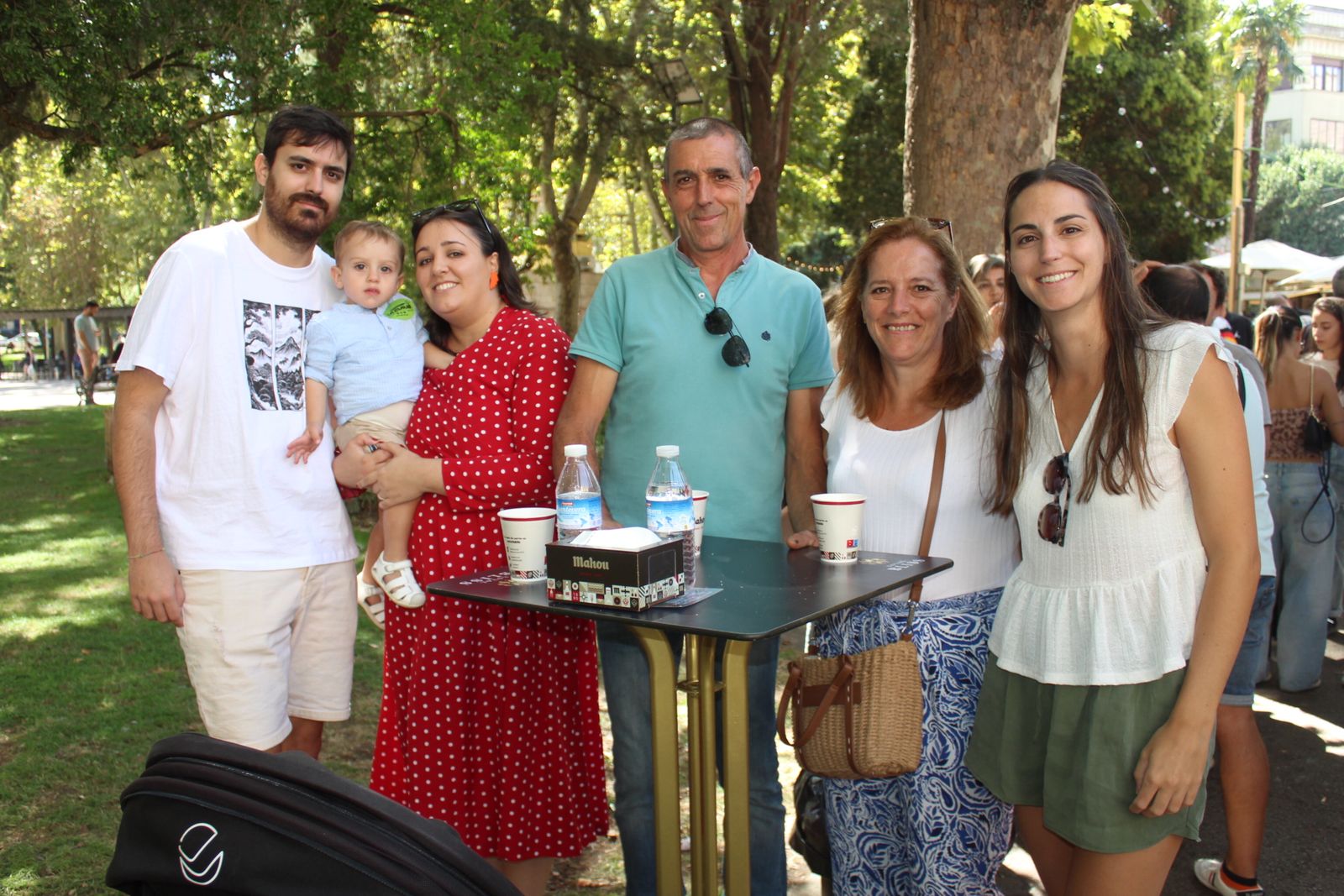 Ambiente en la Feria de Día en el mediodía de este sábado