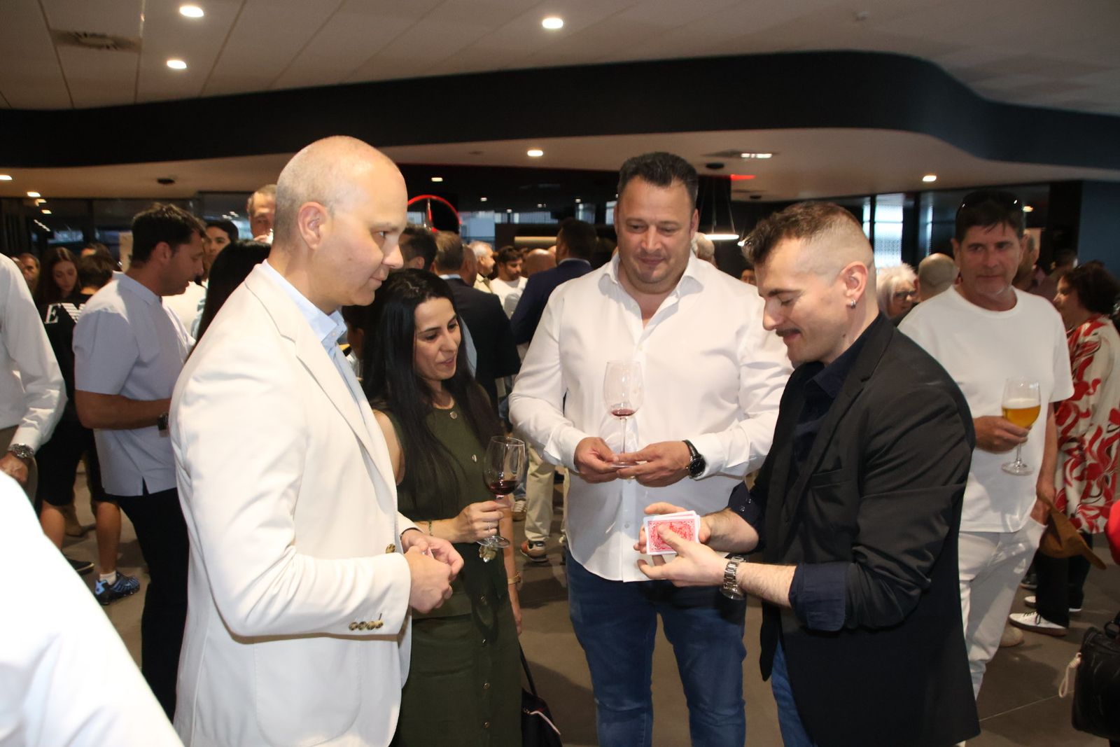 Presentación dos coches en la mercedes