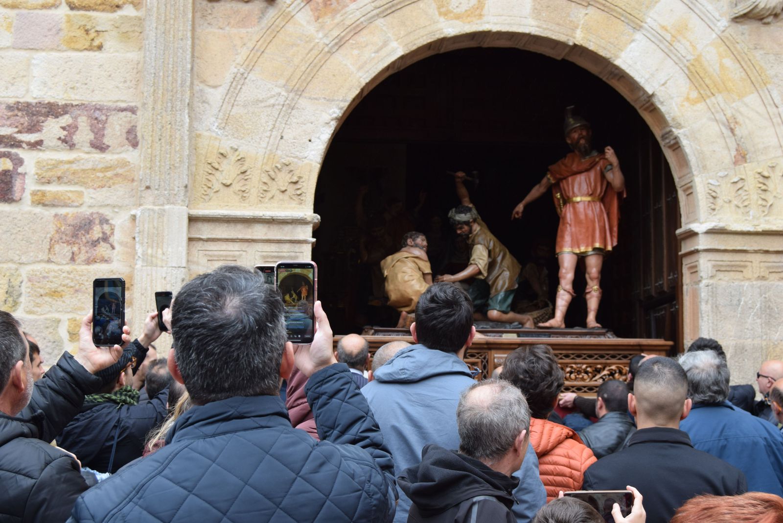 traslado-de-pasos-de-semana-santa-12