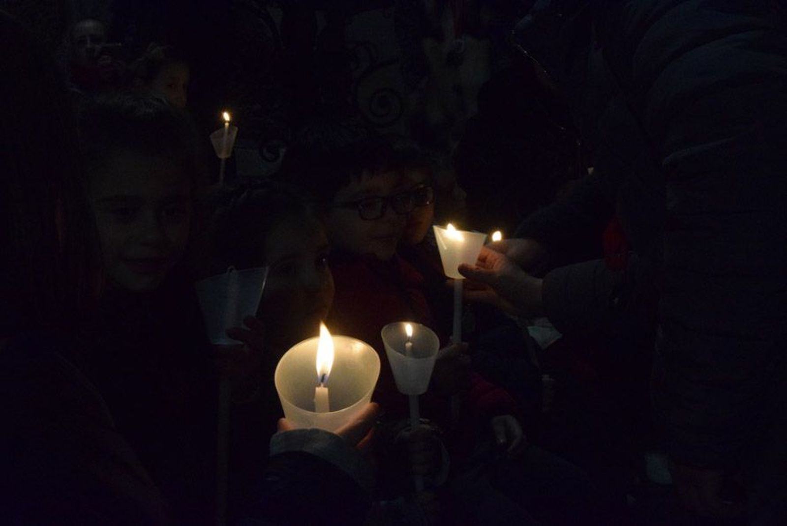 las-candelas-vuelven-a-unir-la-iglesia-de-san-juan-con-la-de-san-vicente-13