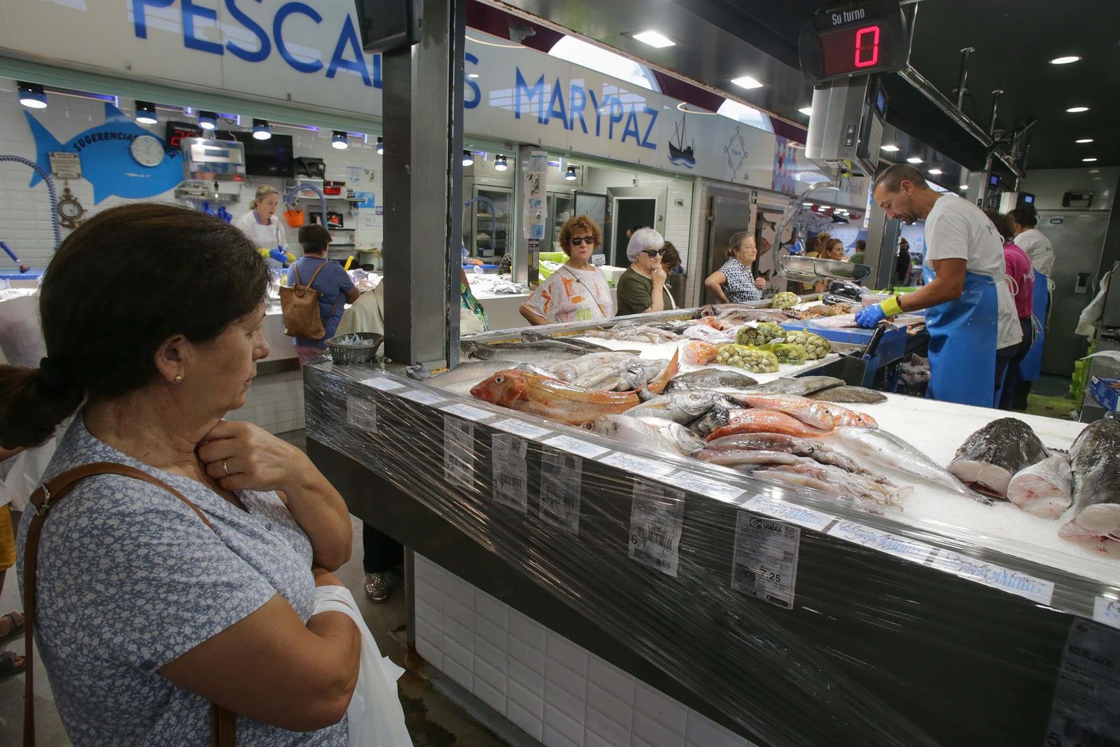 Una mujer en un mercado | Foto: EP