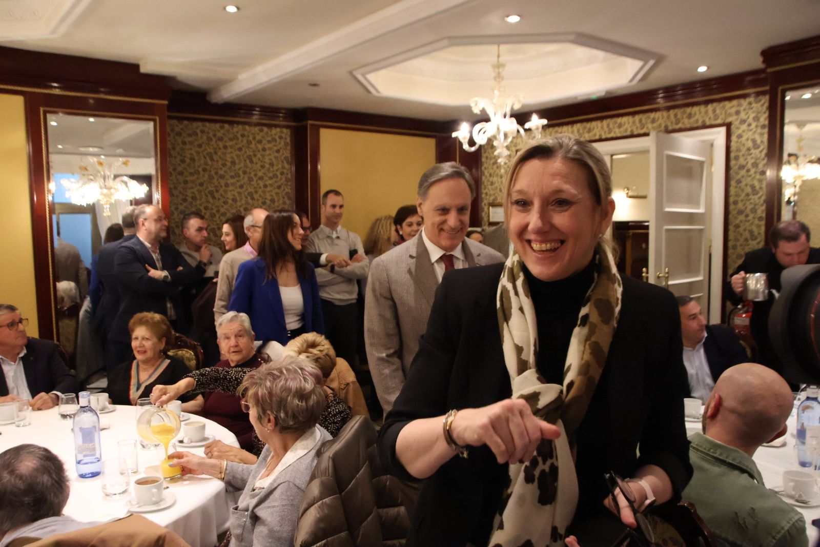Isabel Blanco y García Carbayo participan en un encuentro con personas mayores de la ciudad