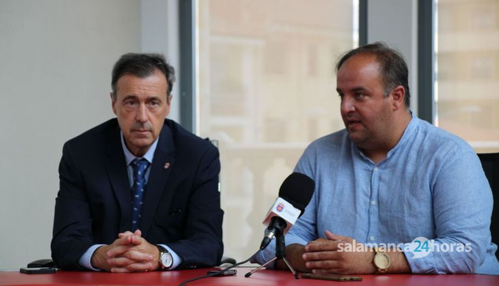 José María Blázquez Rodilla, pregonero de las fiestas de Guijuelo, junto al alcalde, Roberto Martín José María Blázquez Rodilla, pregonero de las fiestas de Guijuelo, junto al alcalde, Roberto Martín