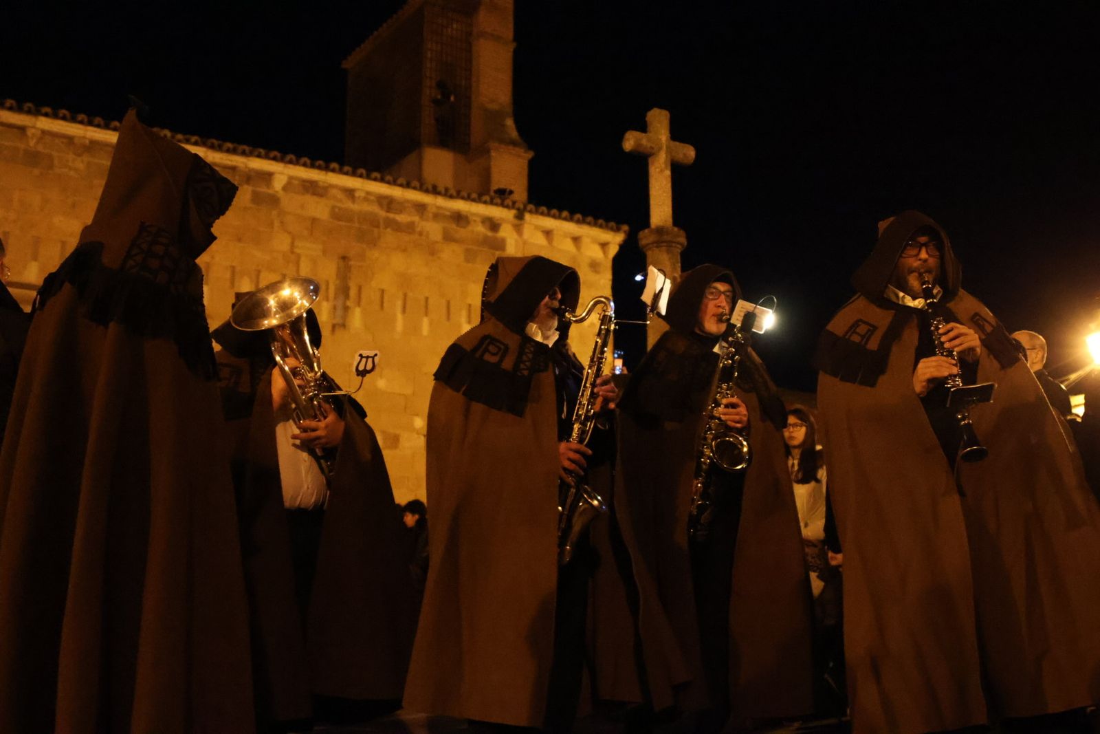 GALERÍA | Revive en imágenes la procesión de las Capas Pardas