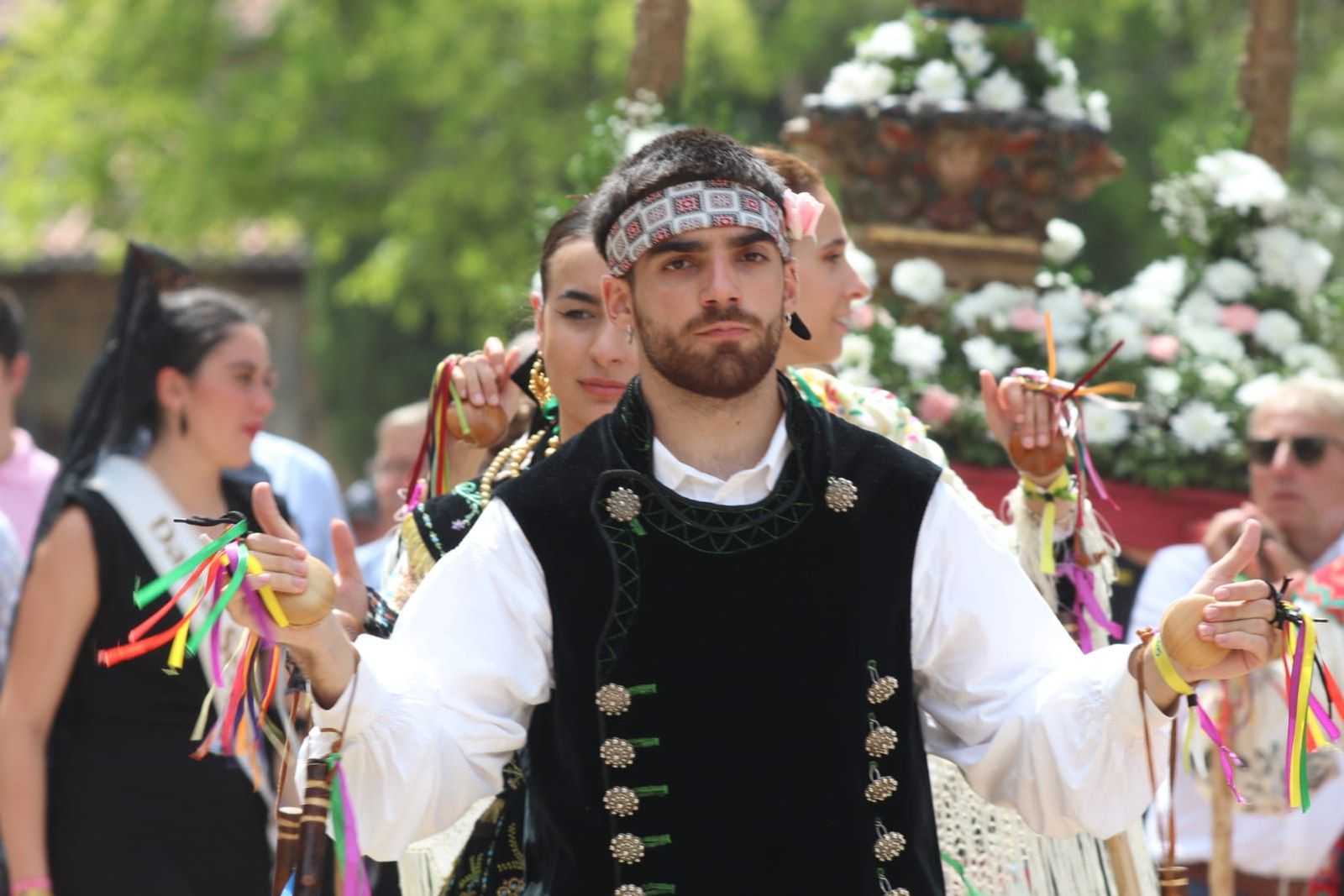 solemne-misa-en-la-iglesia-del-robledo-de-sequeros-procesion-y-ofertorio-11