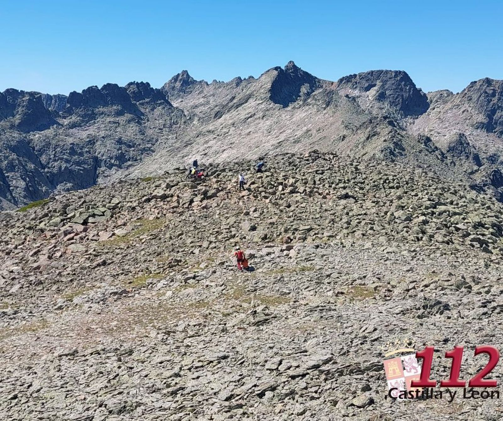 Imágenes del rescate en el Monte Mogota del Cervunal o Cabeza Nevada de Gredos, donde un varón de 63 años ha fallecido. Foto: 112CyL
