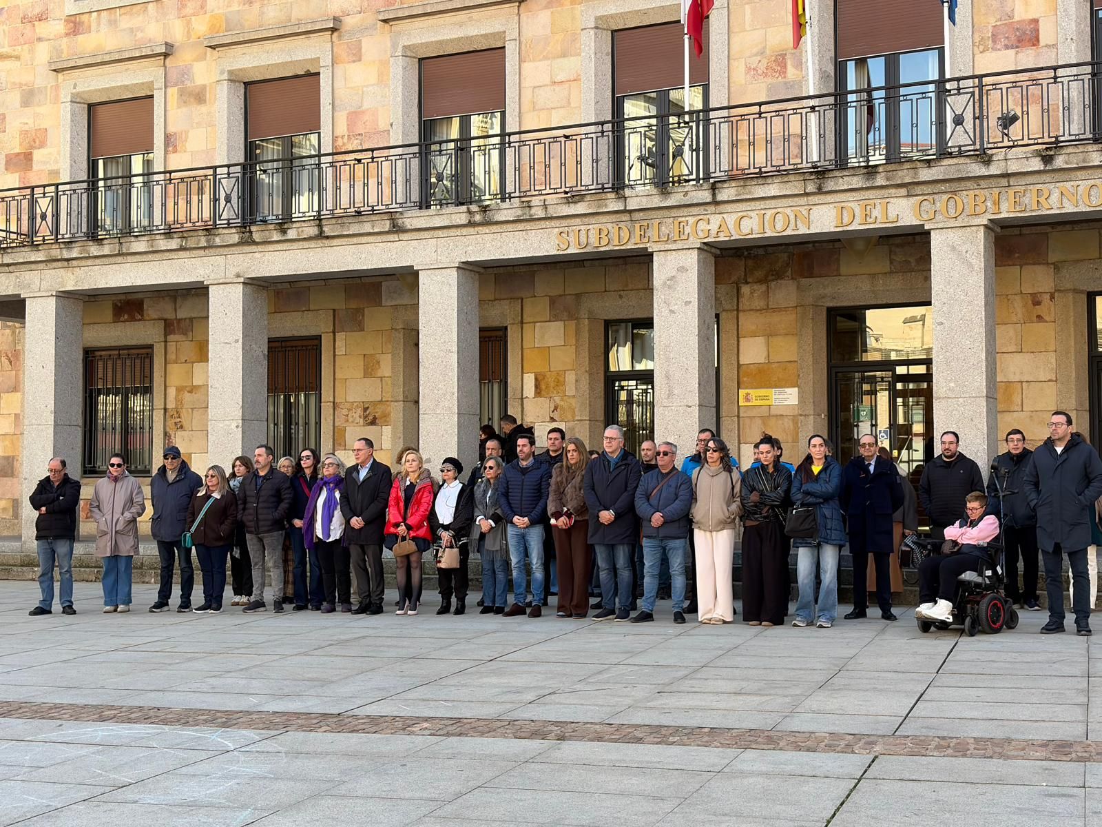 Minuto de silencio frente a la subdelegación del Gobierno en Zamora