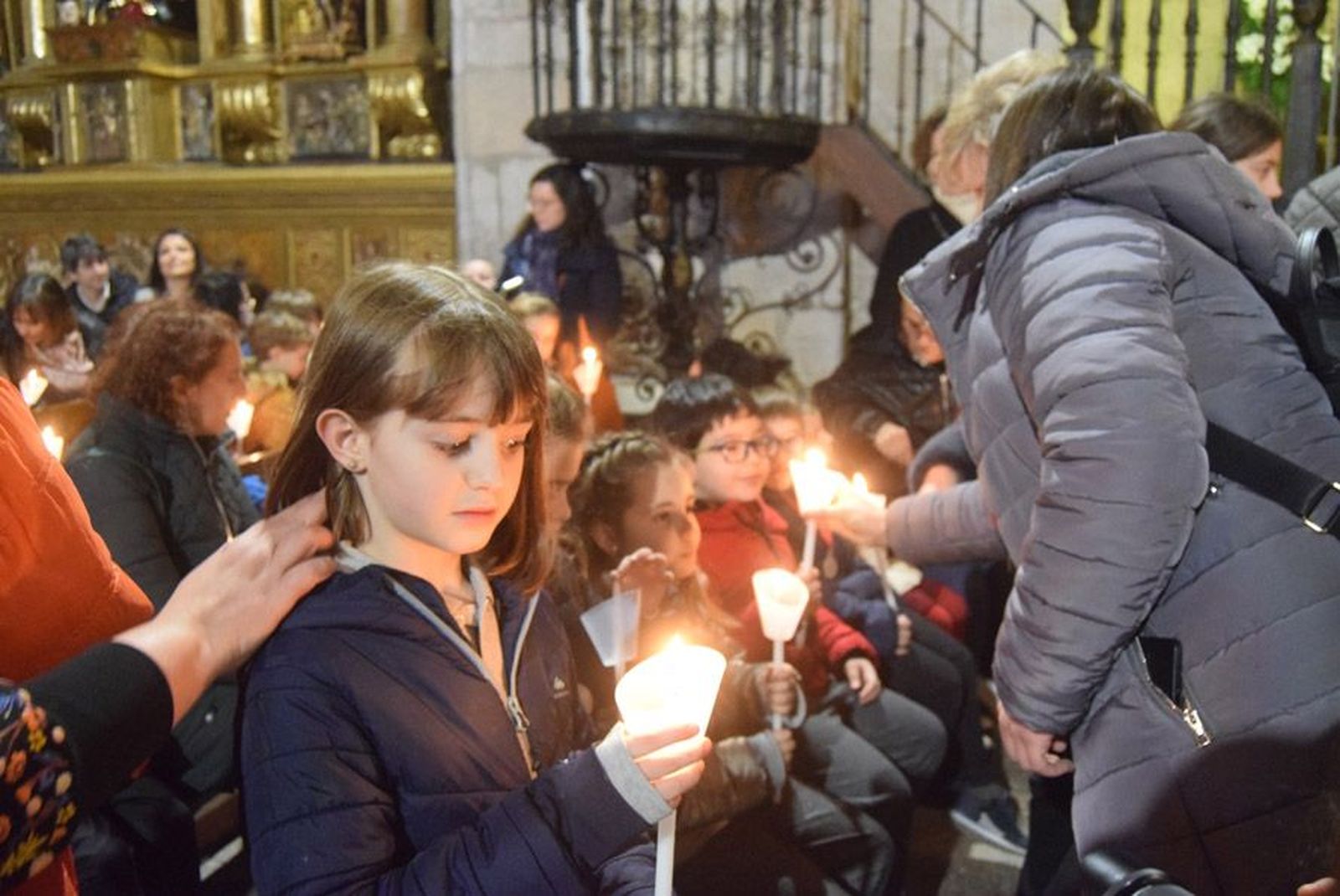 las-candelas-vuelven-a-unir-la-iglesia-de-san-juan-con-la-de-san-vicente-12