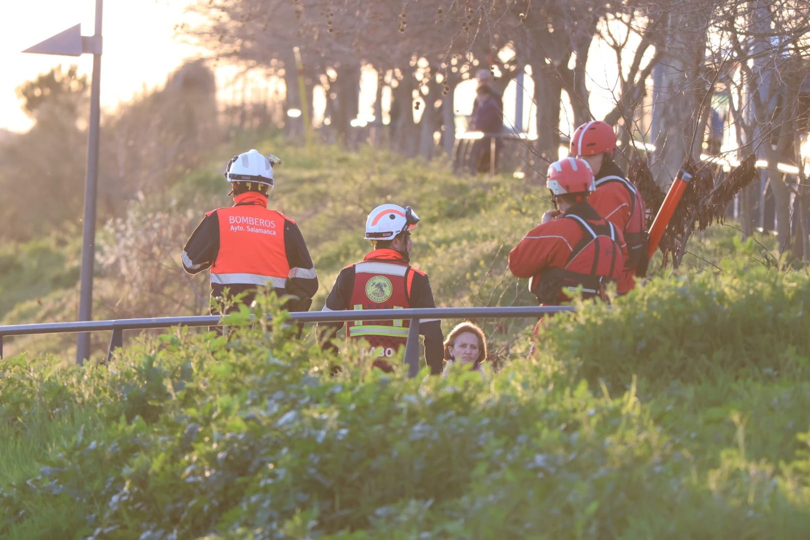 despliegue-policial-tras-la-aparicion-de-un-cadaver-en-la-zona-del-rio-tormes-fotos-andrea-m-9