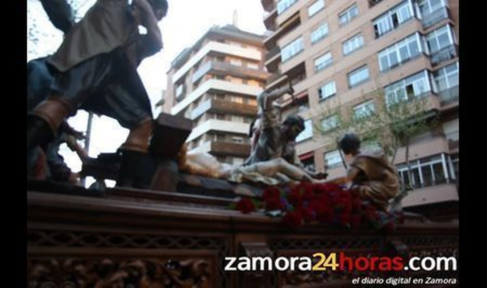 Reverencia en las Tres Cruces. Cofradía de Jesús Nazareno.