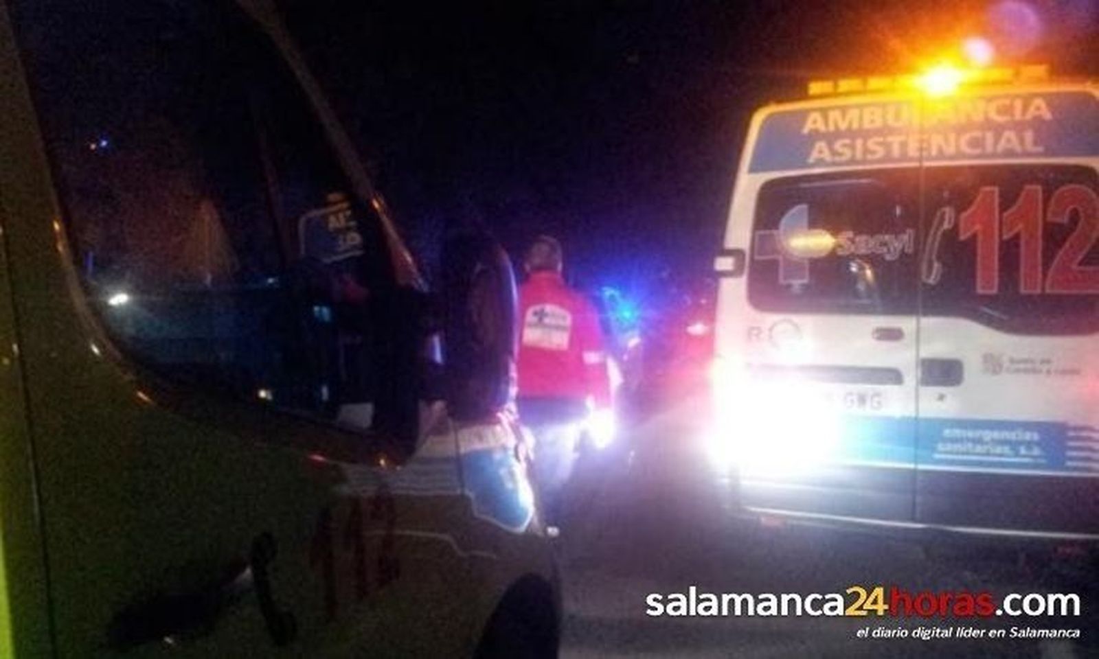 Un herido grave al colisionar un tractor y un coche en Nava de Sotrobal