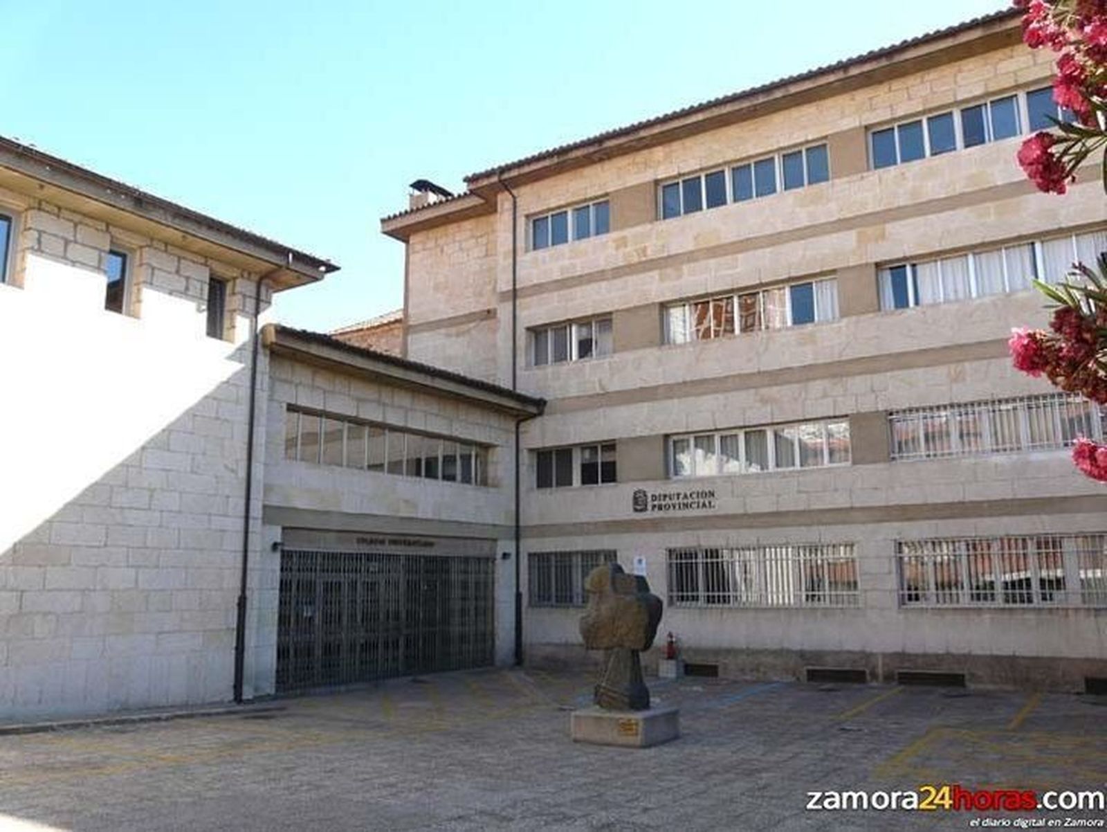 La preinscripción en los cursos de adaptación de la UNED para diplomados en Trabajo Social e ingenieros técnicos informáticos termina el 1 de julio