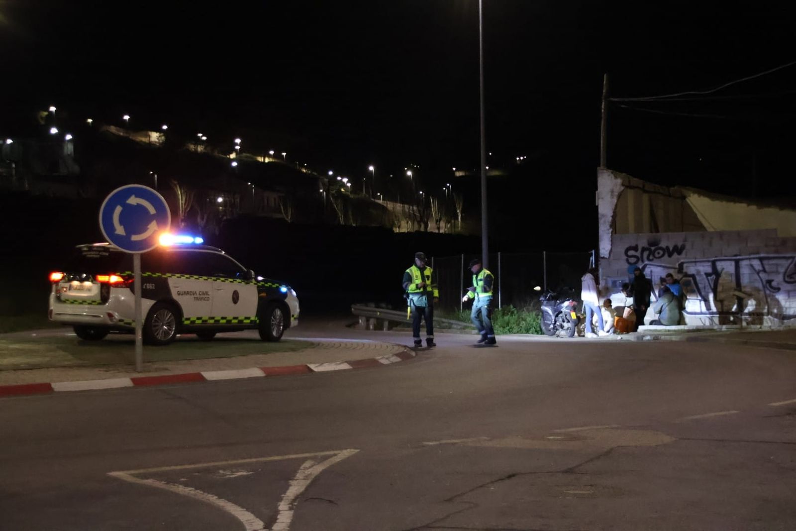 Chocan un turismo y una motocicleta de reparto a la altura de Cabrerizos. Fotos Andrea M (3)