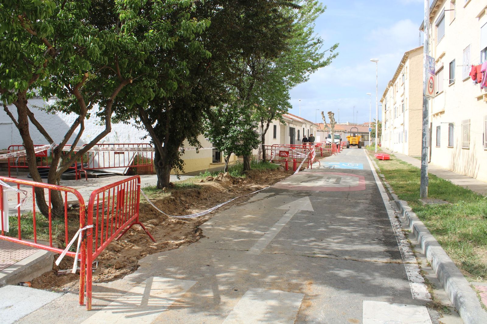 Carbayo visita las obras de la segunda fase de urbanización del barrio de La Vega