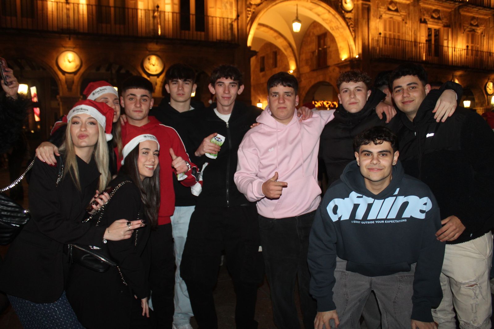 Miles de personas disfrutan de las campanadas y la fiesta del Fin de Año Universitario