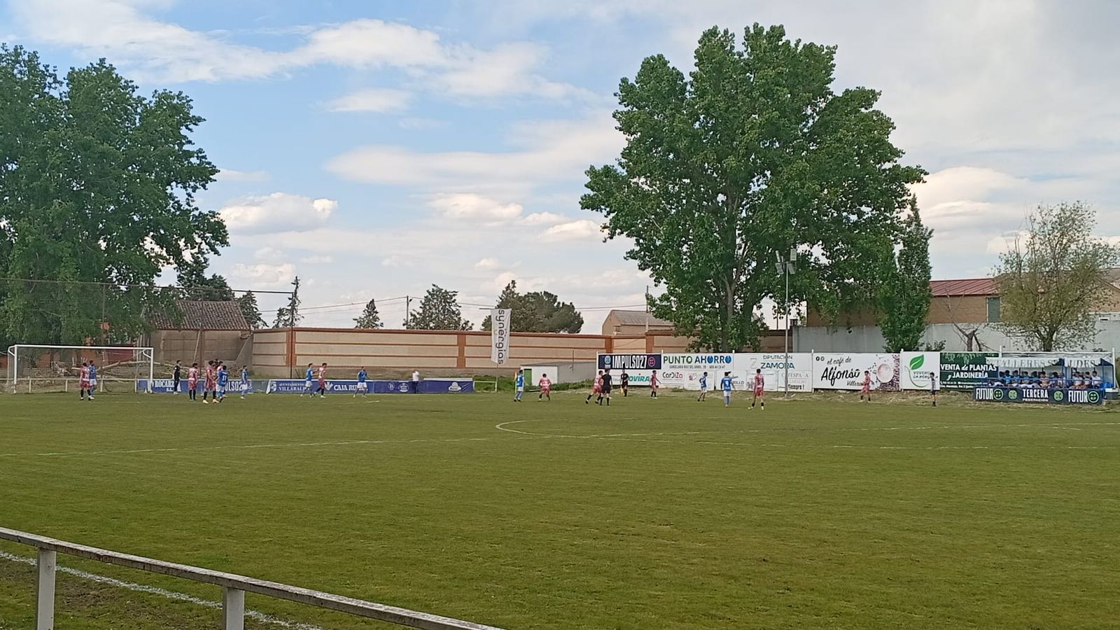 Un instante del duelo entre el CD Villaralbo y el CD Guijuelo