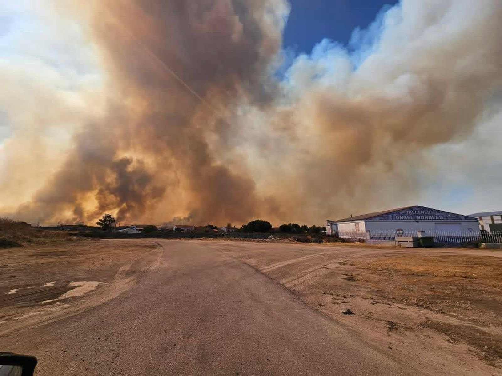 En imágenes: el incendio de Cipérez (IGR2) llega hasta Cerezal de Puertas