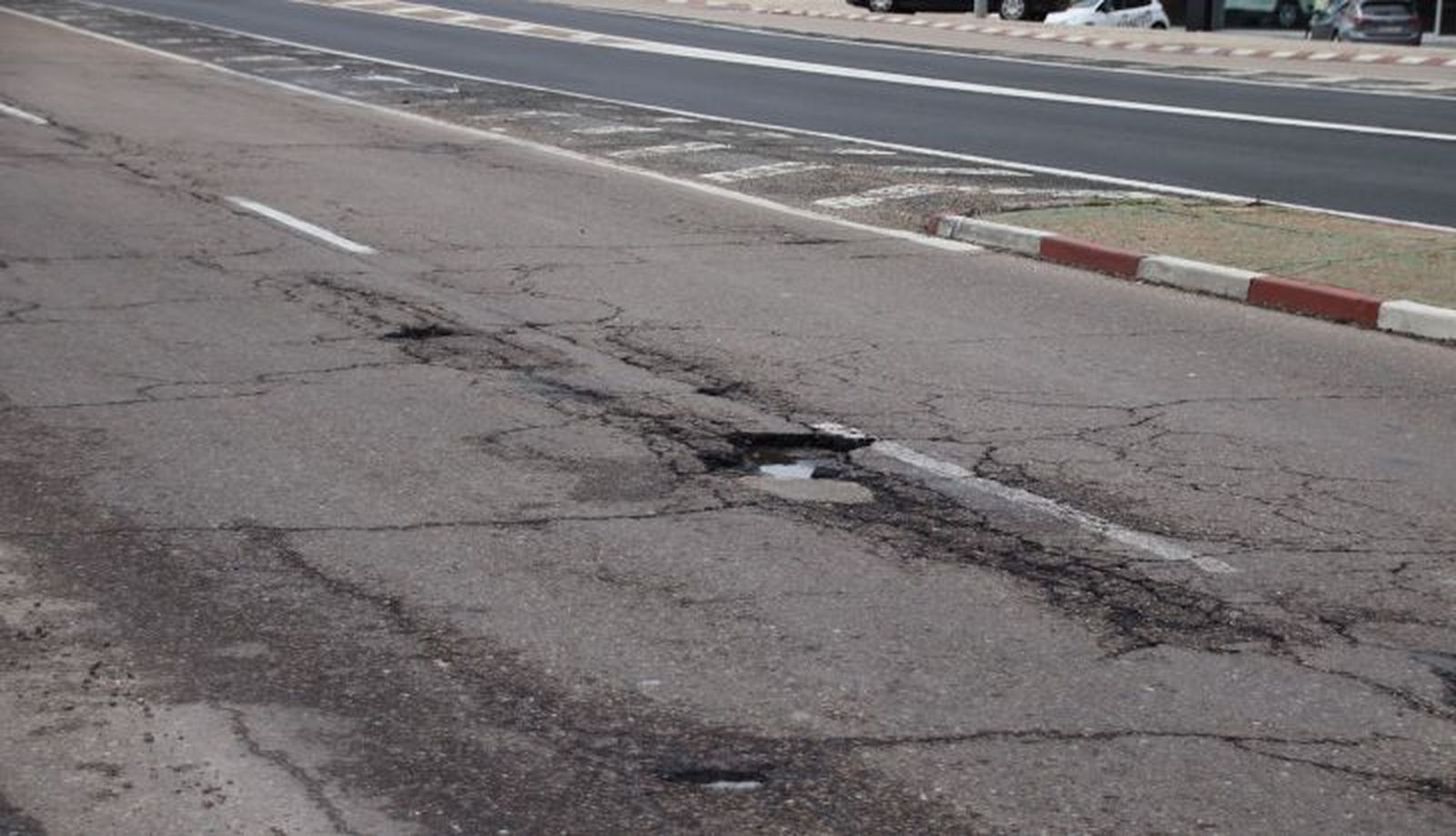 Desperfectos en el polígono de Los Villares