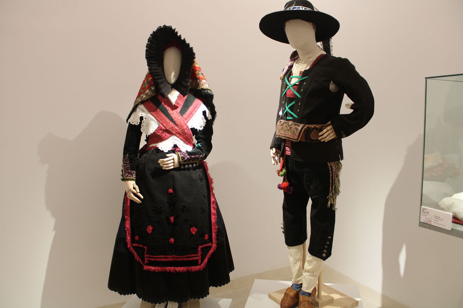 exposicion-aires-de-marzo-armuneses-de-gala-la-velles-2